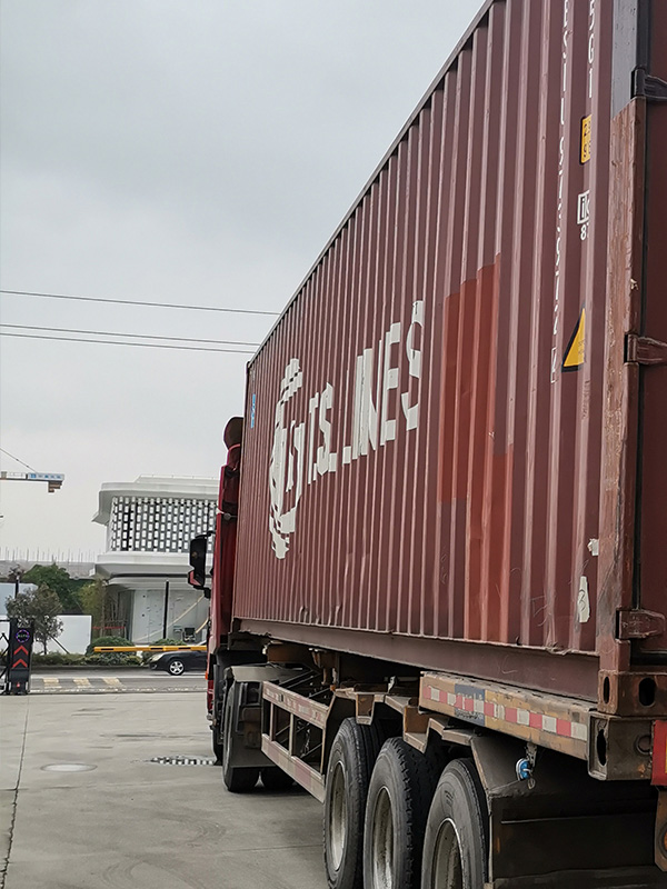 Împachetați și expediați